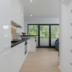 Little Laguna Sauna & Parking By Renters 4*