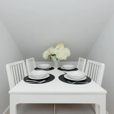 Little Laguna Sauna & Parking By Renters