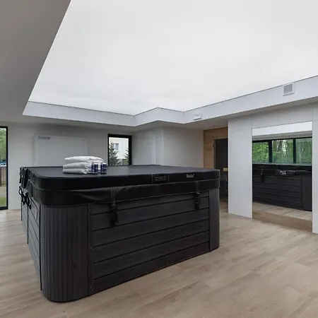 Little Laguna Sauna & Parking By Renters